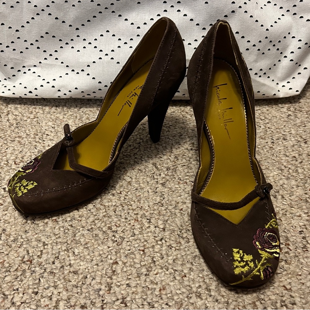 Nicole Miller brown embroidered 3 in heels. Size 8 / 38